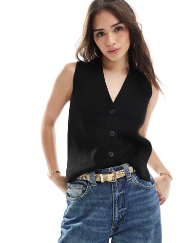 New Look button down knitted waistcoat in black
